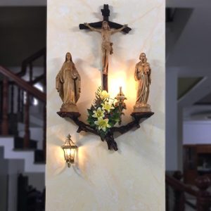 Bàn Thờ Chúa, kệ rễ cây tự nhiên