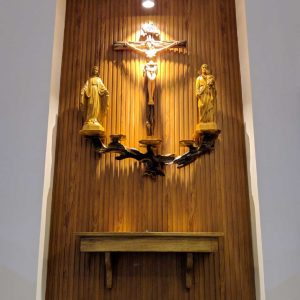 Bàn Thờ Chúa, kệ rễ cây tự nhiên