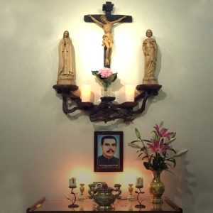 Bàn Thờ Chúa, kệ rễ cây tự nhiên