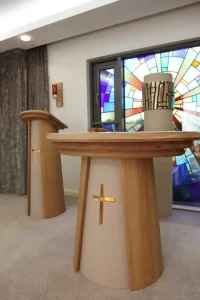 Bàn Thờ Dâng Lễ trong Nhà Thờ Công Giáo và những điều cần biết