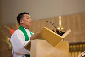 Bục giảng nhà thờ vị trí linh thiêng, nơi công bố Lời Chúa