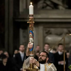 Tại sao người Công giáo sử dụng nhiều nến như vậy