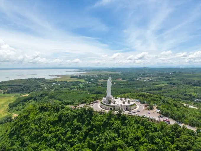 Trung tâm hành hương Đức Mẹ Núi Cúi: Điểm đến linh thiêng và thơ mộng Trung tâm hành hương Đức Mẹ Núi Cúi Điểm đến linh thiêng và thơ mộng