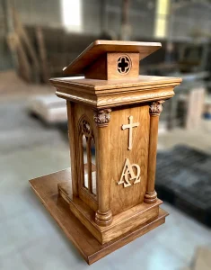 Bục đọc sách Thánh Nhà Thờ Chánh Hưng